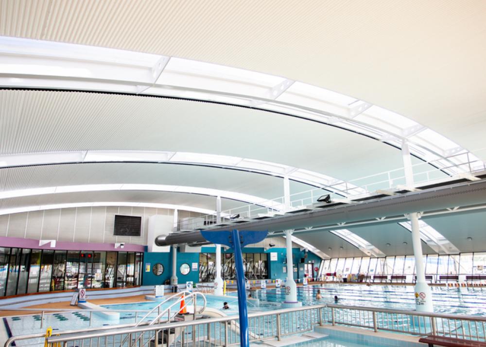 Aquatic centre with WAVELINE aluminium ceiling manufactured from PERMALITE aluminium in colour Glacier White