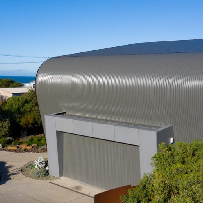 House with WAVELINE aluminium roofing manufactured from PERMALITE aluminium in colour Sahara