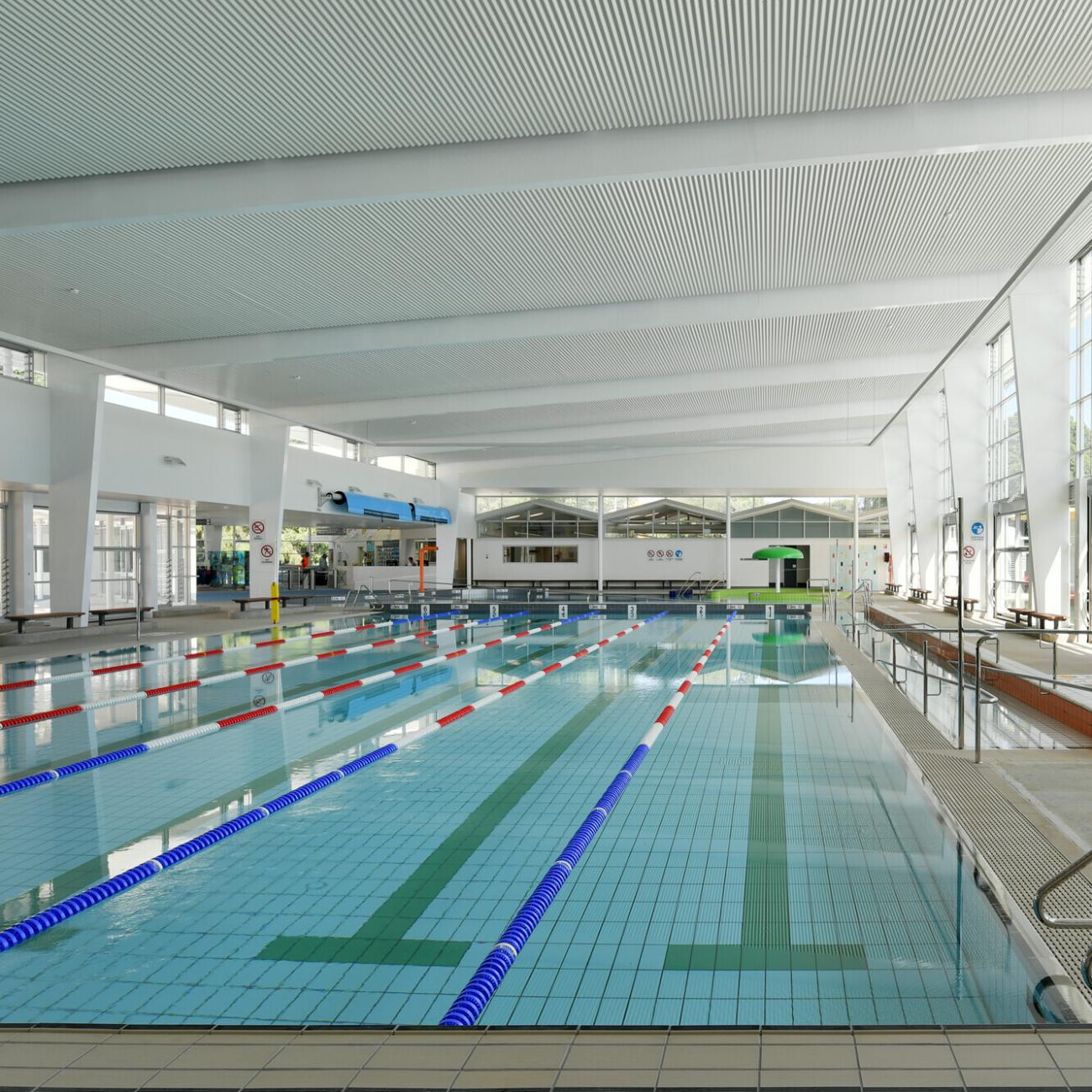 Aquatic centre with WAVELINE aluminium ceiling manufactured from PERMALITE aluminium in colour Glacier White